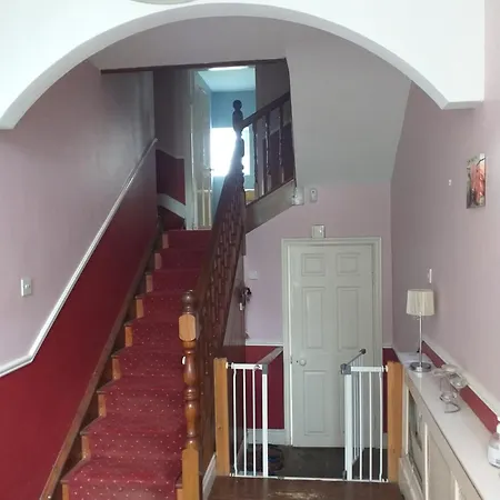 Willsgrove House Проживание в семье *
